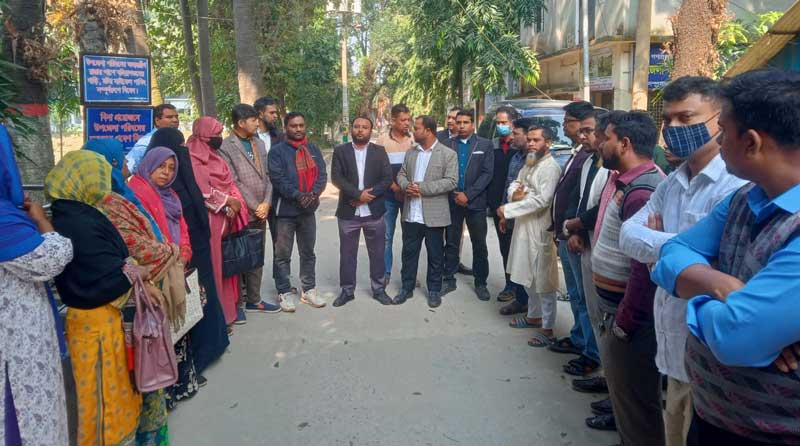 কালীগঞ্জে তিন দফা দাবি বাস্তবায়নে শিক্ষকদের প্রতিবাদ সভা ও স্মারকলিপি কর্মসূচি পালন