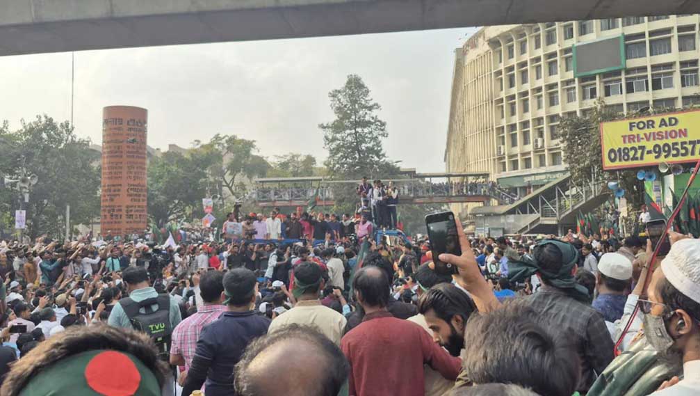 শাহবাগ মোড়কে ‘শহীদ ওসমান হাদি চত্বর’ ঘোষণা