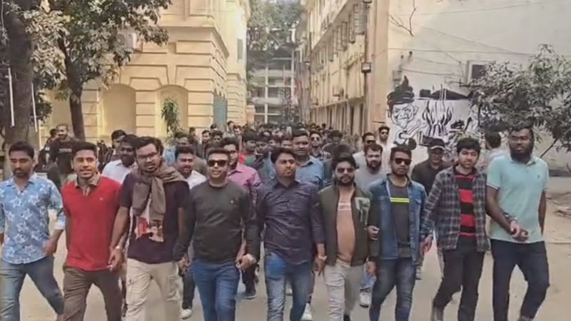 শিবির নেতার বক্তব্যের প্রতিবাদে ছাত্রদল নেতা সুমনের নেতৃত্বে মিছিল