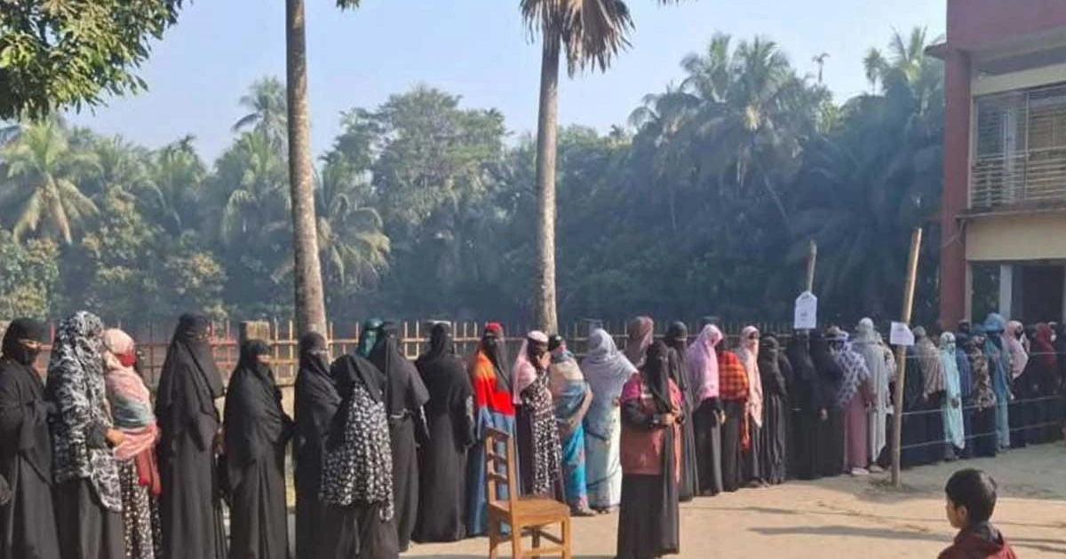 ৫৬ বছরের প্রথা ভেঙে ভোট দিলেন নারীরা