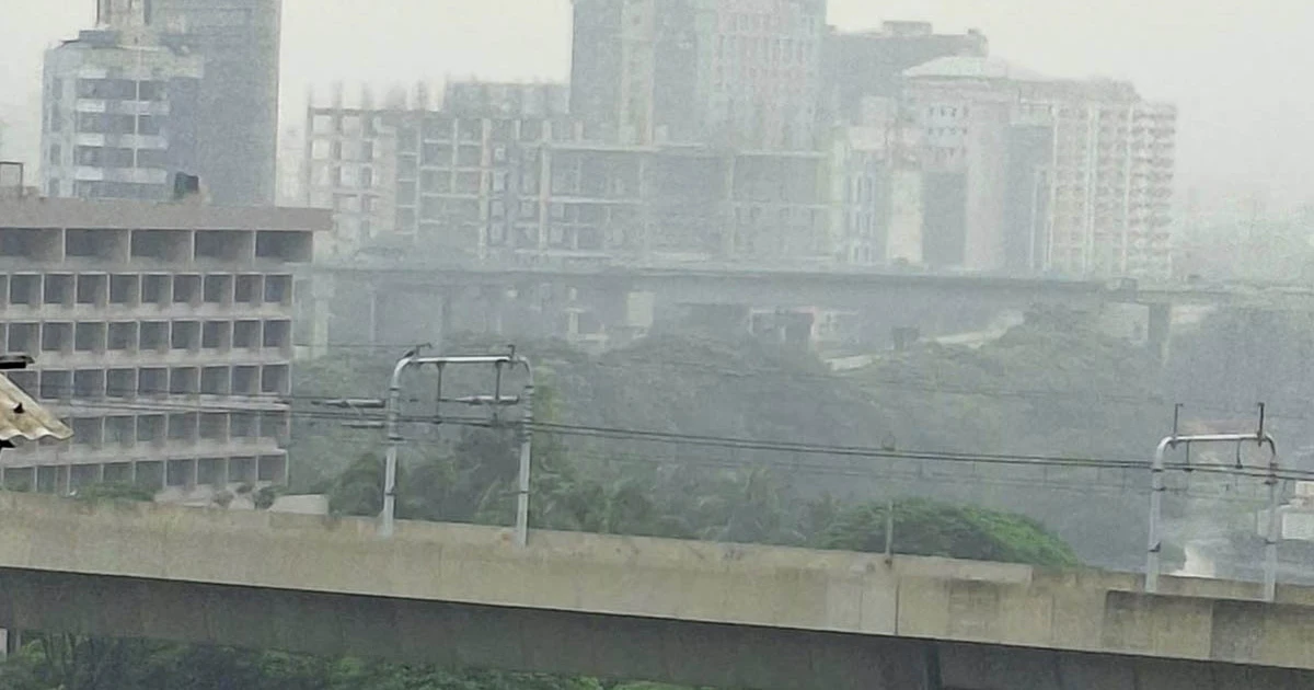 রাজধানীর আকাশ হঠাৎ অন্ধকার: জনজীবনে স্থবিরতা