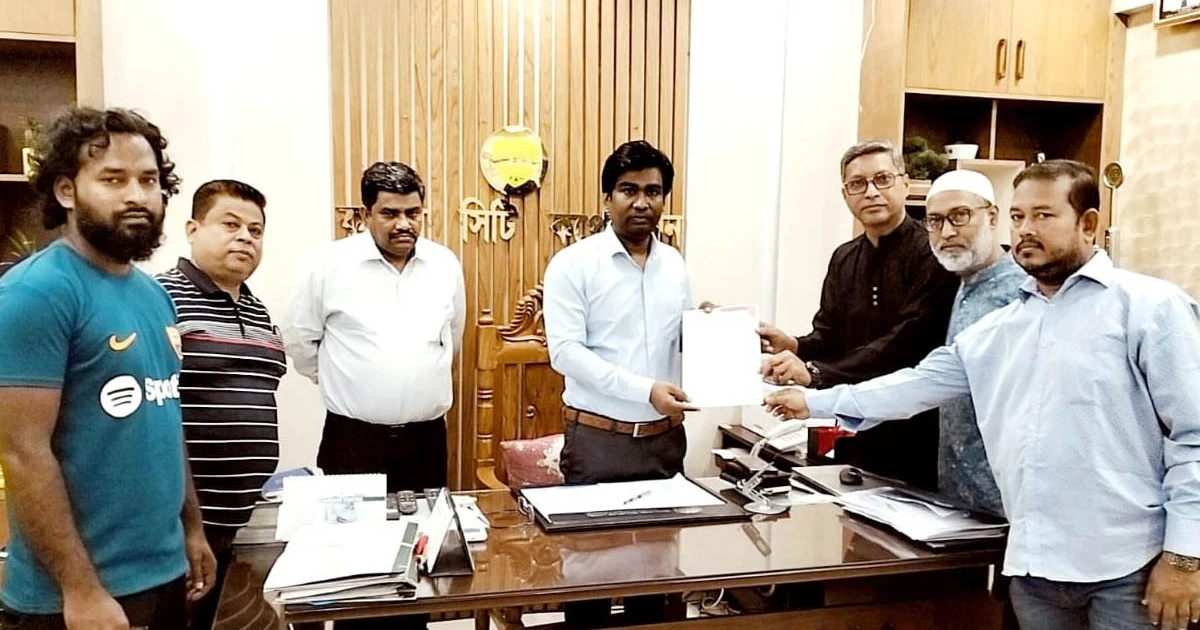 কুমিল্লায় ওস্তাদ আয়েত আলী খাঁর কবর সংরক্ষণের দাবিতে স্মারকলিপি প্রদান