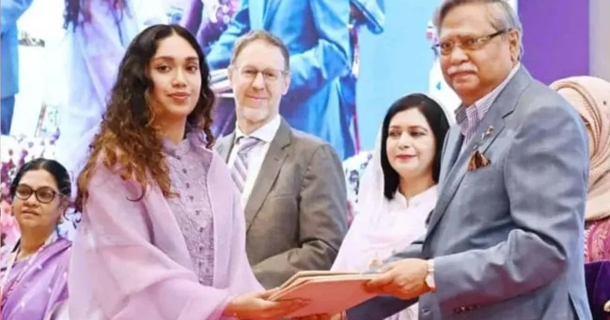 খালেদা জিয়ার পুরস্কার নিলেন জাইমা রহমান