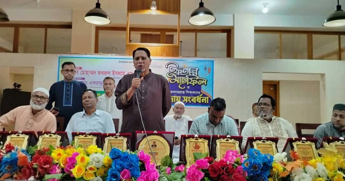 নোয়াখালীতে অবসরপ্রাপ্ত ১৪ শিক্ষককে বিদায় সংবর্ধনা