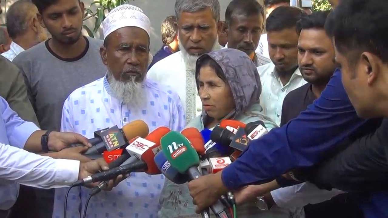 রায়ে ‘অসন্তুষ্ট’ আবু সাঈদের বাবা-মা