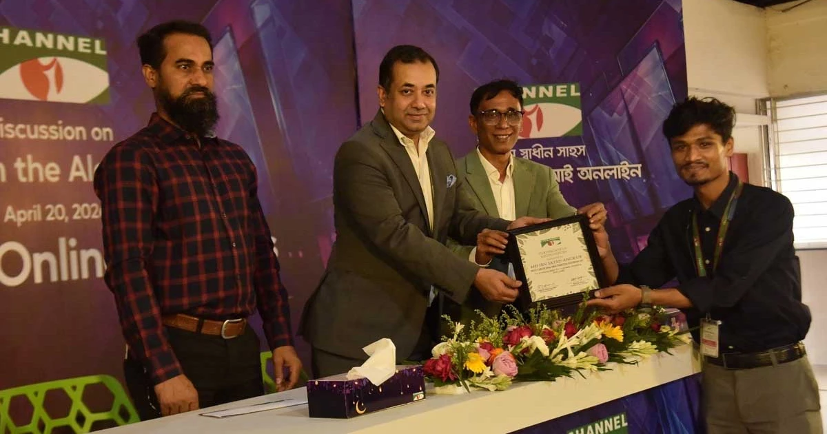 সেরা রাইজিং মাল্টিমিডিয়া জার্নালিস্ট সম্মাননা পেলেন ইবনে সাঈদ অঙ্কুর