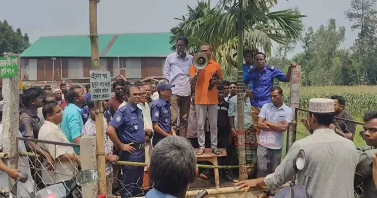পেট্রোল পাম্পে হামলার শিকার ইউএনও