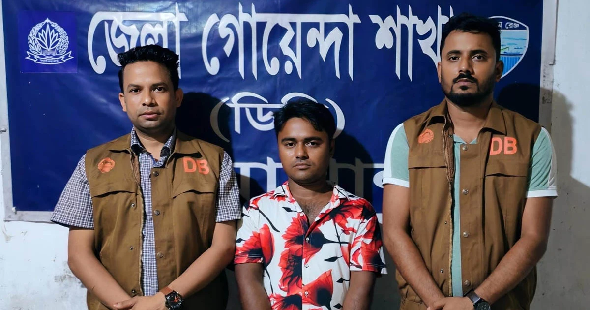 শীর্ষ সন্ত্রাসী দেলোয়ার ইয়াবাসহ ধরা পড়ল ডিবির জালে