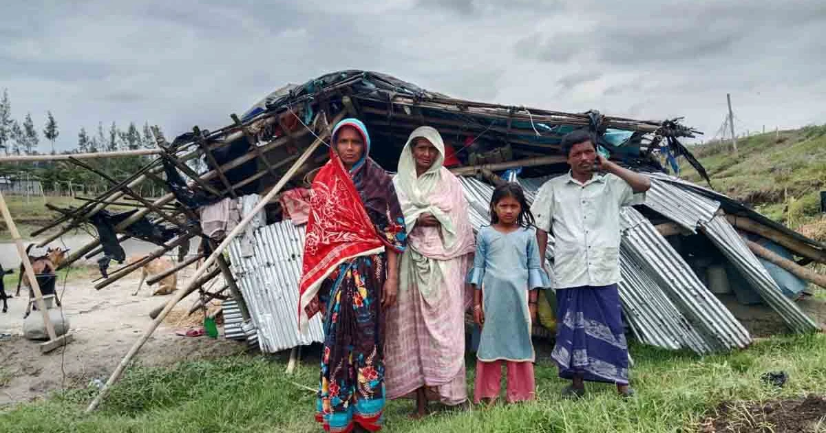 এক ঝড়ে উড়ে গেল ঘর, খোলা আকাশেই দিন-রাত