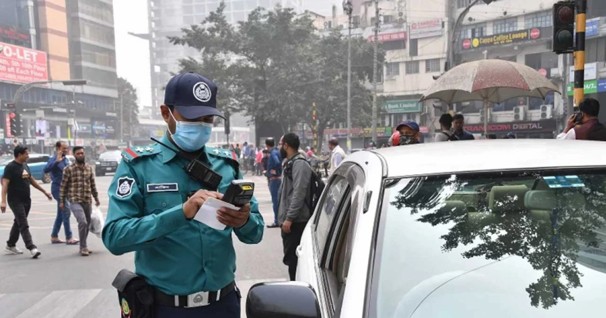 ট্রাফিক আইন ভাঙলেই অটো নোটিশ, হাজিরা না দিলে গ্রেপ্তারি পরোয়ানা