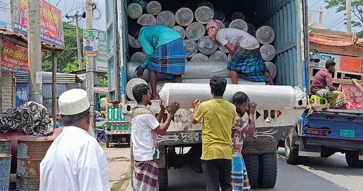যুবদল নেতার গোডাউনে চোরাই কাপড় মজুদ, স্বেচ্ছাসেবক দল নেতা গ্রেপ্তার