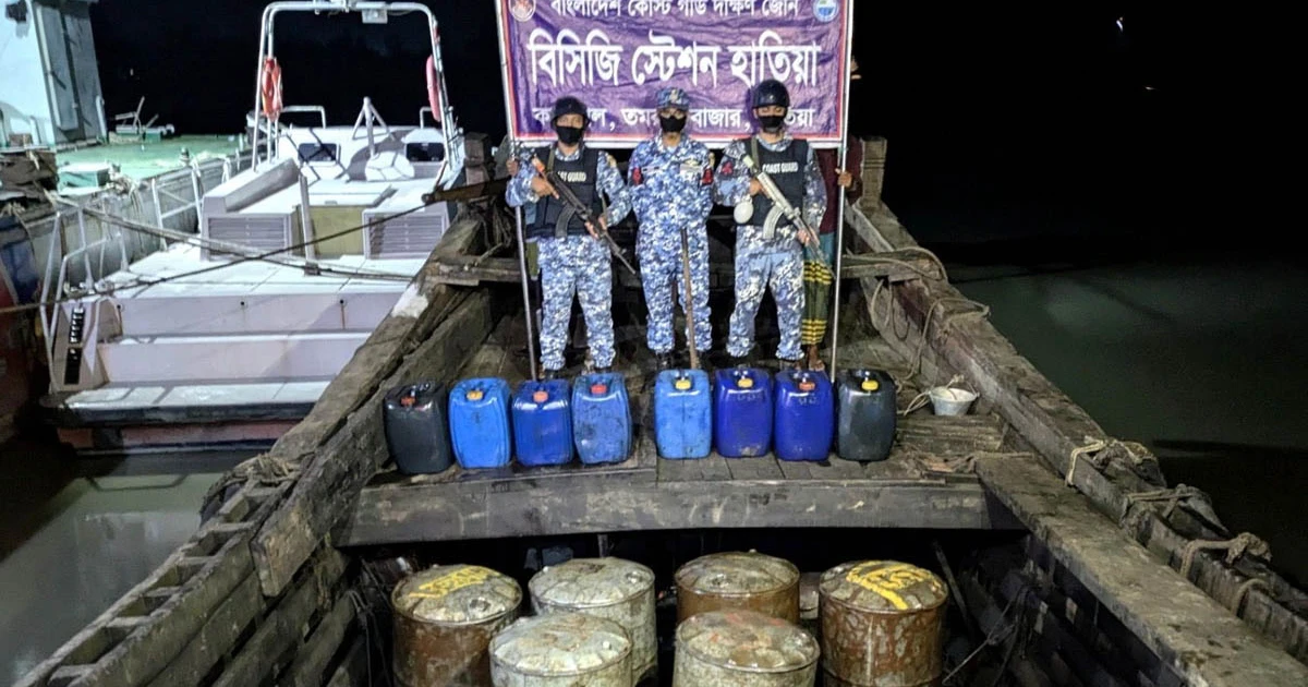 হাতিয়াতে শুল্ক-কর ফাঁকি দেওয়া তেলসহ বোট জব্দ