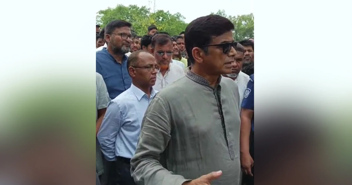 ব্রীজের চেয়ে রাস্তা ছোট হওয়ায় এলজিইডির নির্বাহী প্রকৌশলীর উপর ক্ষোভ ঝাড়লেন প্রতিমন্ত্রী