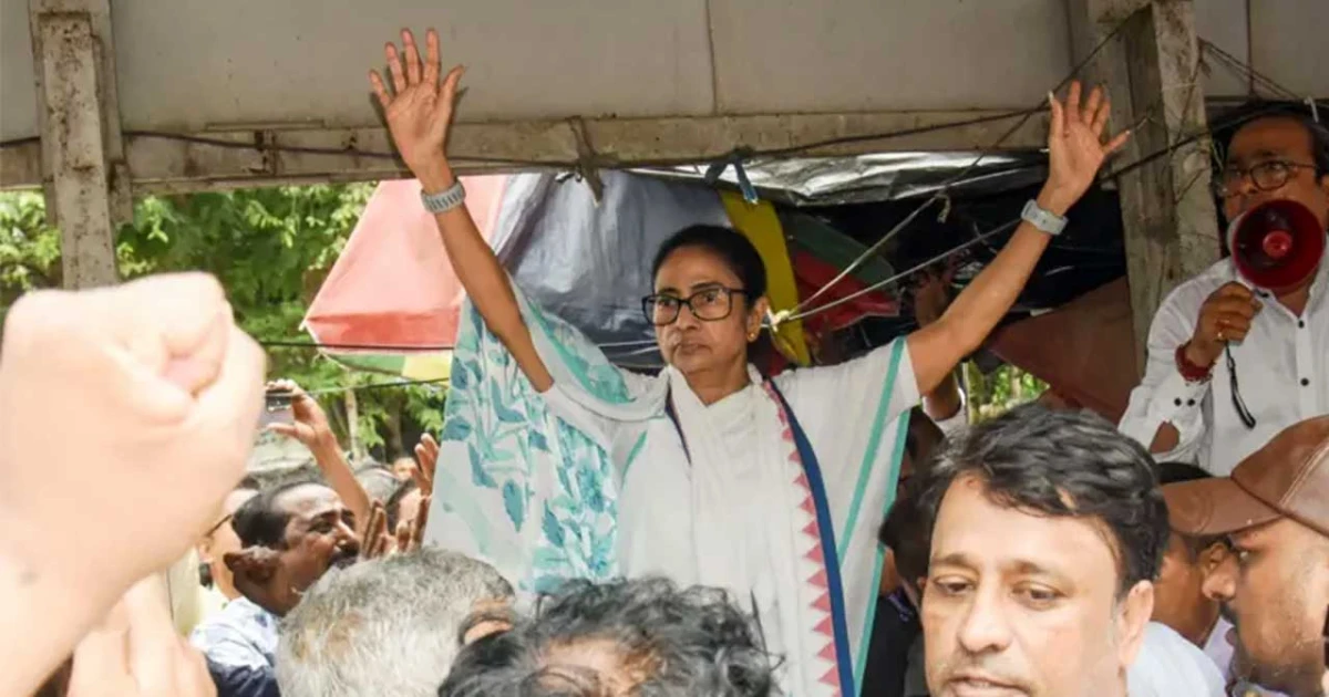 বিজেপির বিরুদ্ধে মমতার অবস্থান কর্মসূচি
