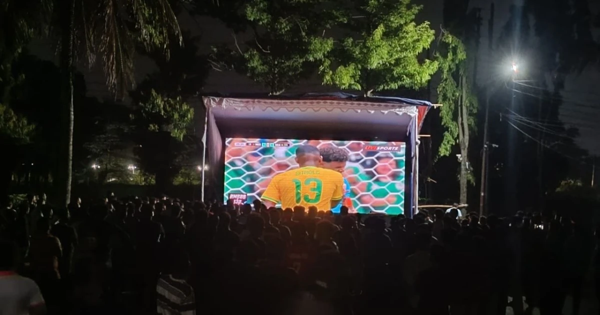 শেকৃবিতে বড় পর্দায় ফুটবল বিশ্বকাপ দেখাচ্ছে ছাত্রদল