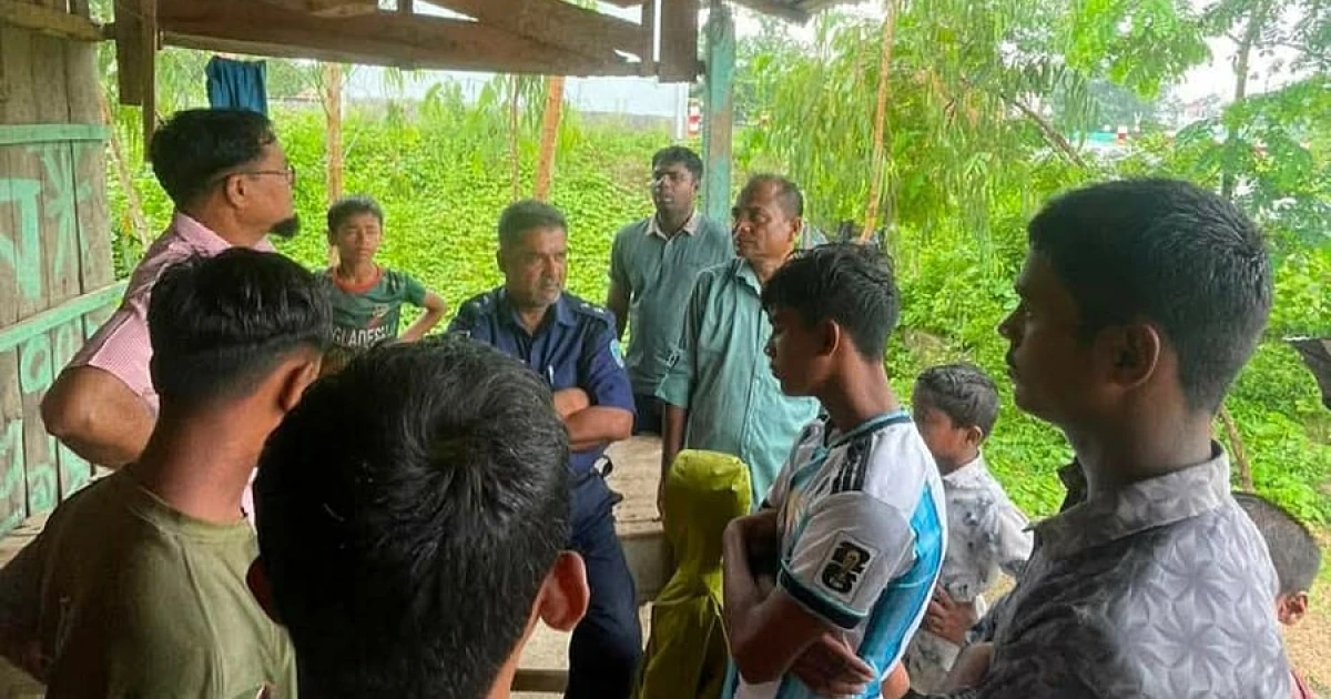 পুলিশ পরিচয়ে ডাকাতি, পালালো মোটরসাইকেল ফেলে