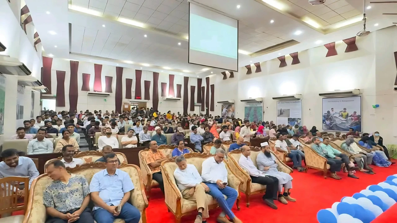 বাকৃবিতে কম্বাইন্ড ডিগ্রীর প্রথম ব্যাচের নবীনবরণ অনুষ্ঠিত