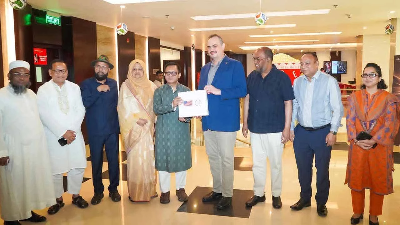 সিলেটে বাণিজ্য মন্ত্রীর সাথে যুক্তরাষ্ট্রের রাষ্ট্রদূতের সাক্ষাৎ