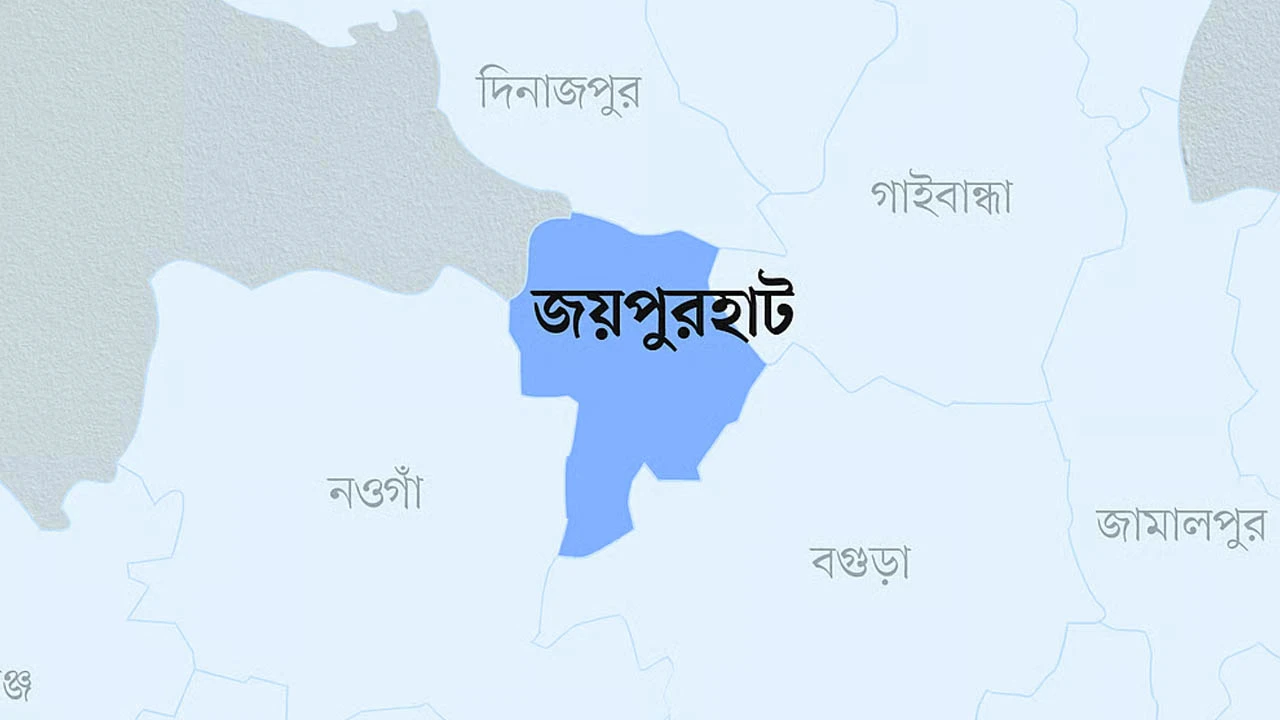 ঘরের ভেতর সাত ফুট গর্ত, আতঙ্কে পঙ্গু বাবা
