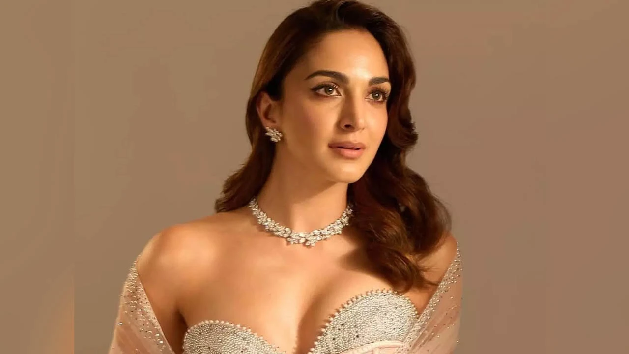 ঘনিষ্ঠ দৃশ্যে অভিনয়ে তোপের মুখে অভিনেত্রী, নিজেও অবাক