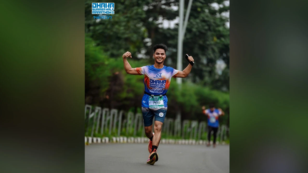 শরীর সুস্থতায় প্রধান লক্ষ্য; ম্যারাথনে লোহাগাড়ার জাহেদের অনন্য পথচলা